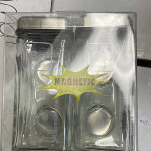Magnetic Salt and Pepper Shaker set